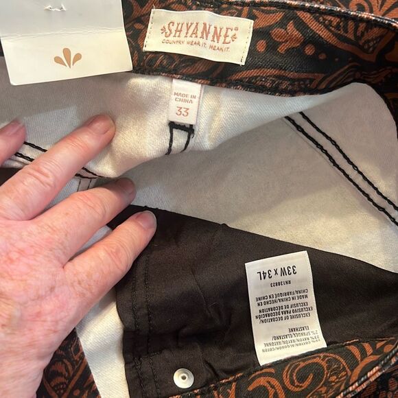 SHYANNE WOMEN'S PAISLEY PRINT SUPER FLARE JEANS in Chocolate Nwt Size 33 - Picture 6 of 6